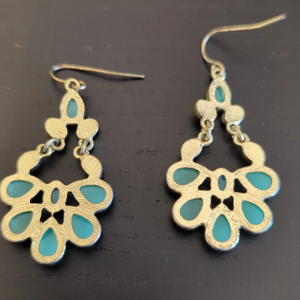 Earings - Picture 2 of 2